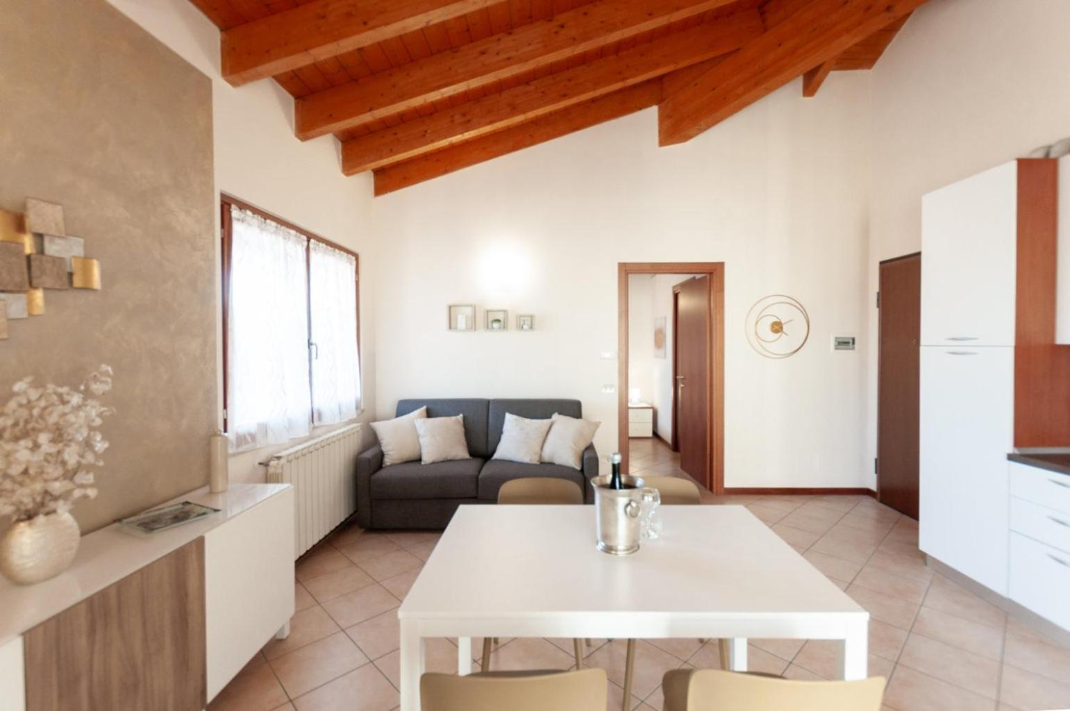 Dora'S Apartment Desenzano del Garda Zewnętrze zdjęcie