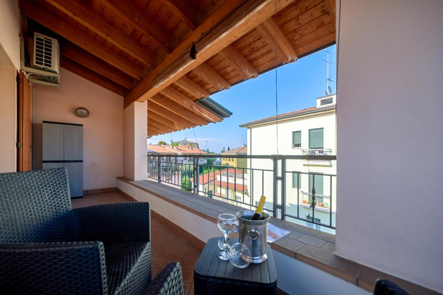 Dora'S Apartment Desenzano del Garda Zewnętrze zdjęcie